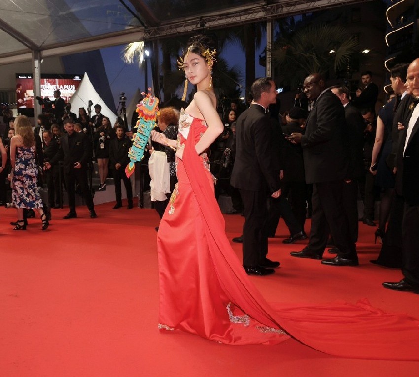 最年轻中国女演员付咏铷演绎《花木兰传奇》，让世界看见东方少年